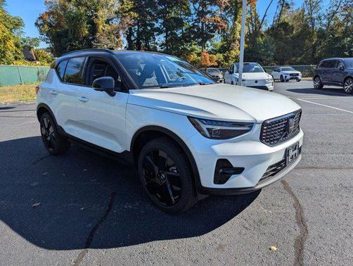 2026 Volvo XC40 B5 Ultra Black Edition