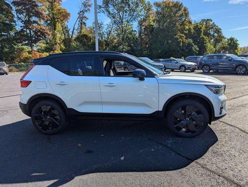 2026 Volvo XC40 B5 Ultra Black Edition