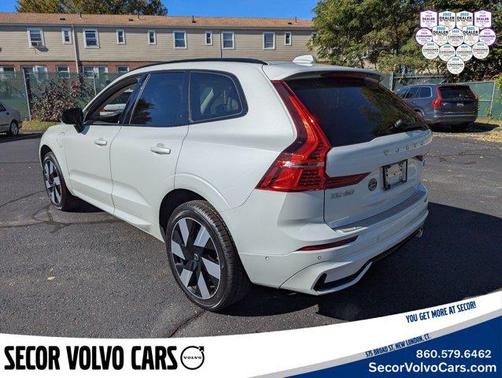 2024 Volvo XC60 Recharge Plug-In Hybrid Plus Dark Theme