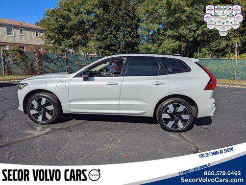 2024 Volvo XC60 Recharge Plug-In Hybrid Plus Dark Theme