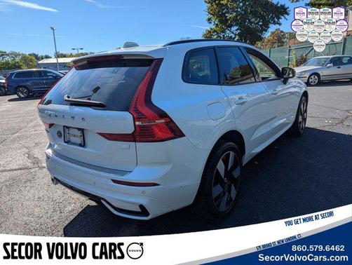 2024 Volvo XC60 Recharge Plug-In Hybrid Plus Dark Theme