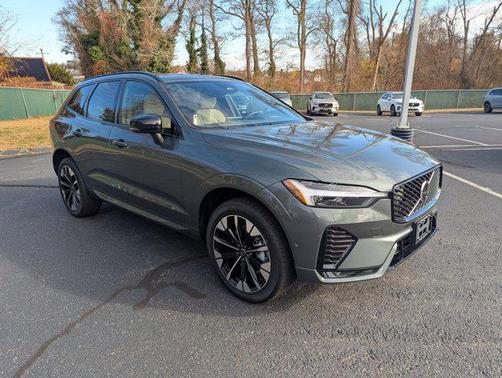 2026 Volvo XC60 B5 Plus