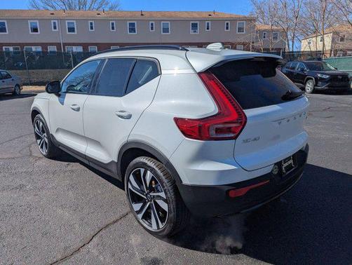 2025 Volvo XC40 B5 Plus Dark Theme