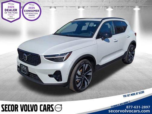 2025 Volvo XC40 B5 Plus Dark Theme