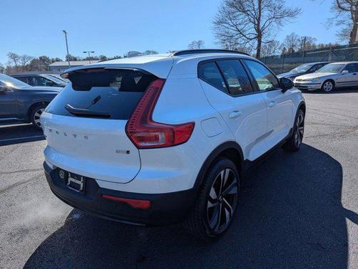 2025 Volvo XC40 B5 Plus Dark Theme