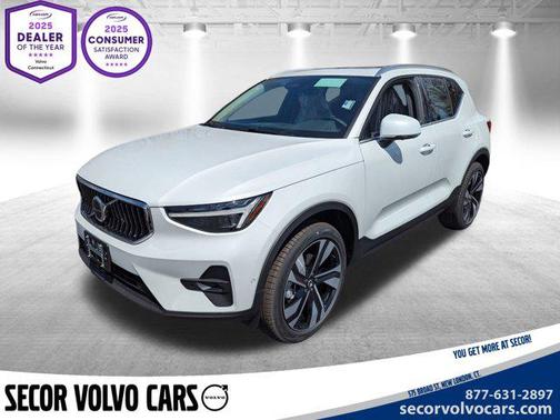 2025 Volvo XC40 B5 Ultra Bright Theme