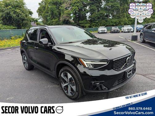 2024 Volvo XC40 Plus Dark Theme
