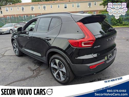 2024 Volvo XC40 Plus Dark Theme