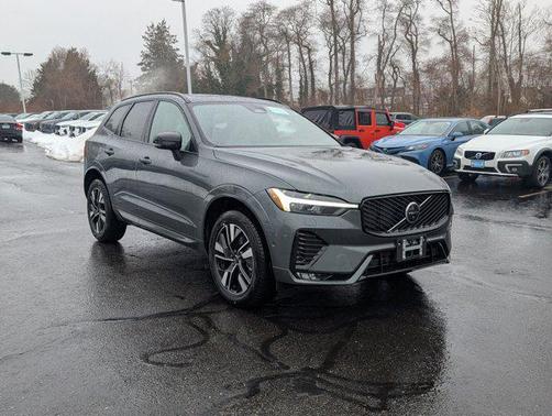2026 Volvo XC60 B5 Plus