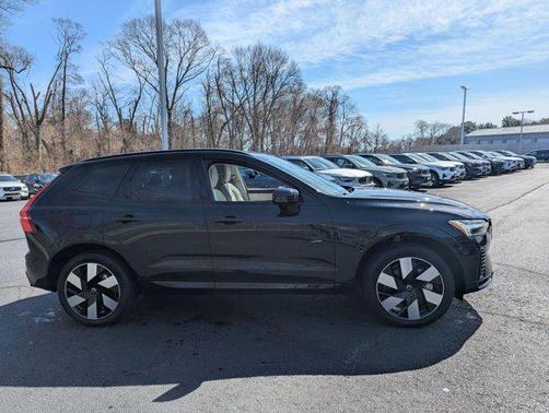 2025 Volvo XC60 Plug-In Hybrid T8 Plus