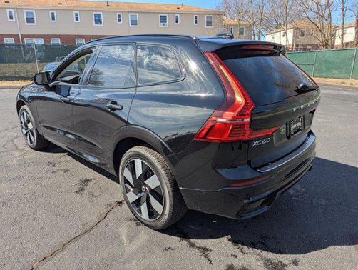 2025 Volvo XC60 Plug-In Hybrid T8 Plus