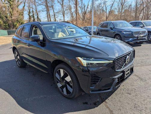2025 Volvo XC60 Plug-In Hybrid T8 Plus