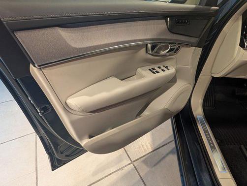 2026 Volvo XC90 Plug-In Hybrid Ultra, T8 AWD, Electric/Gasoline, Bright, 7 Seats