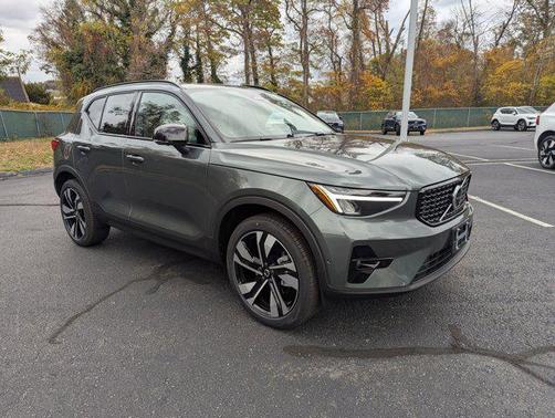 2026 Volvo XC40 B5 Plus