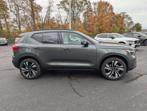 2026 Volvo XC40 B5 Plus