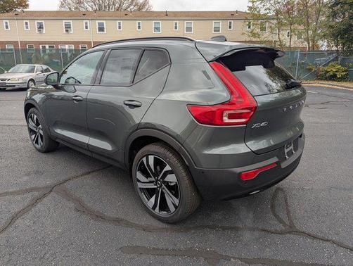 2026 Volvo XC40 B5 Plus