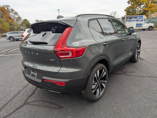 2026 Volvo XC40 B5 Plus