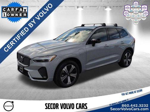 Vapour Gray Metallic 2024 Volvo XC60 Recharge Plug-In Hybrid Plus Dark Theme