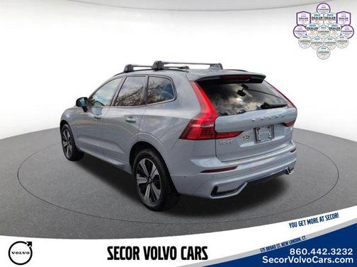 Vapour Gray Metallic 2024 Volvo XC60 Recharge Plug-In Hybrid Plus Dark Theme