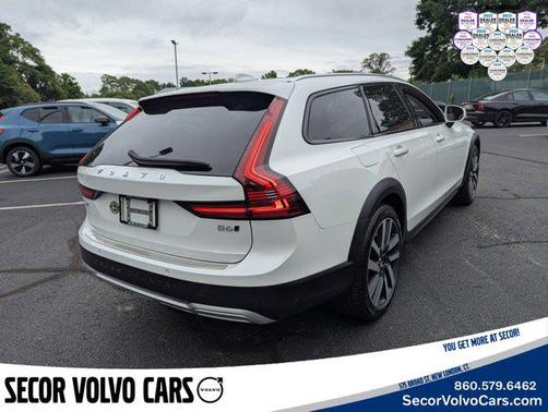2022 Volvo V90 Cross Country B6