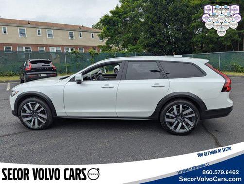 2022 Volvo V90 Cross Country B6