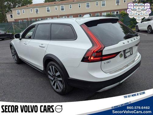 2022 Volvo V90 Cross Country B6