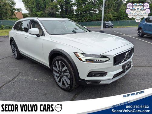 2022 Volvo V90 Cross Country B6