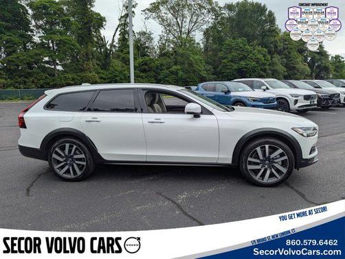 2022 Volvo V90 Cross Country B6
