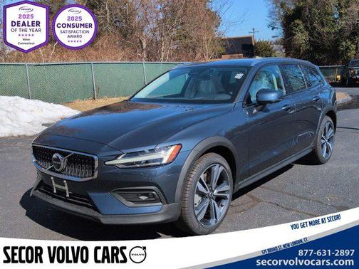 2026 Volvo V60 Cross Country Plus, B5 AWD Gas (mild hybrid)