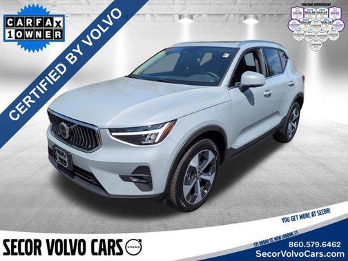 2025 Volvo XC40 Plus Bright Theme