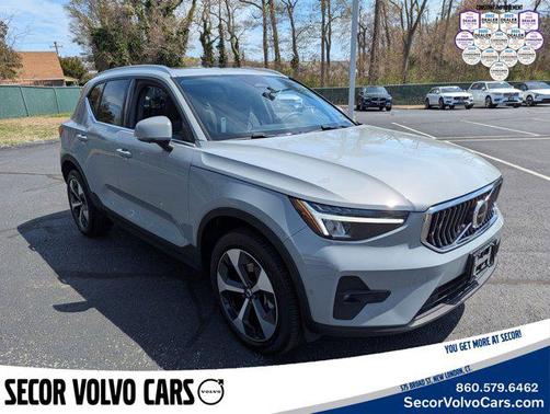 2025 Volvo XC40 Plus Bright Theme