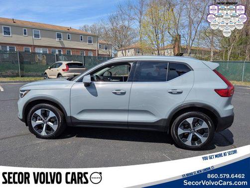 2025 Volvo XC40 Plus Bright Theme