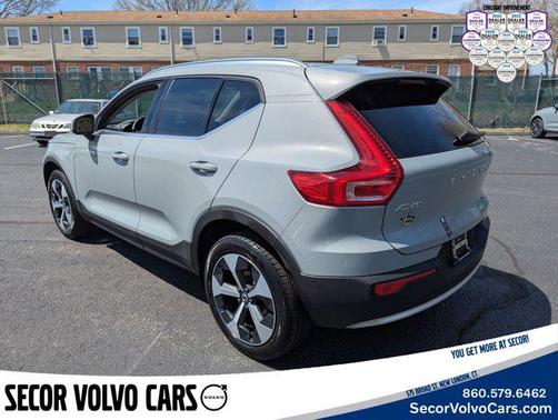 2025 Volvo XC40 Plus Bright Theme