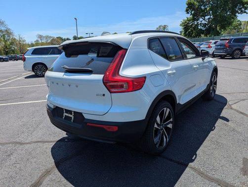 2025 Volvo XC40 B5 Plus Dark Theme
