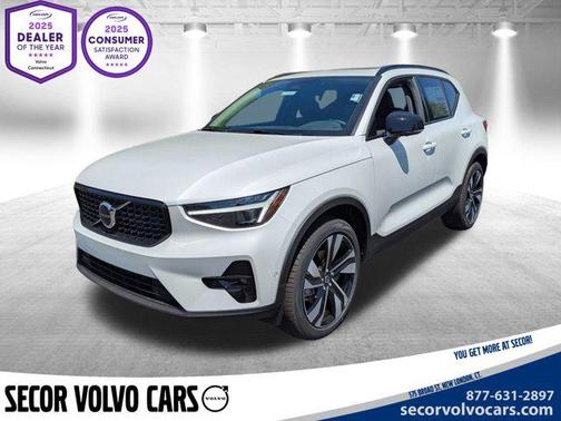 2025 Volvo XC40 B5 Plus Dark Theme