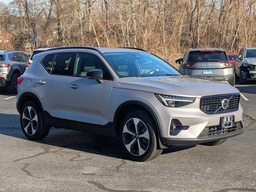 2026 Volvo XC40 B5 Plus