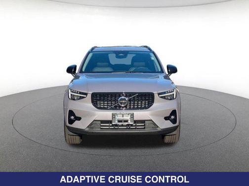 Aurora Silver 2026 Volvo XC40 B5 Plus