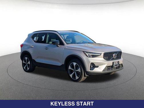 Aurora Silver 2026 Volvo XC40 B5 Plus