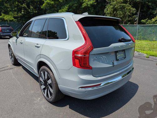 2025 Volvo XC90 Plug-In Hybrid T8 Plus 6-Seater