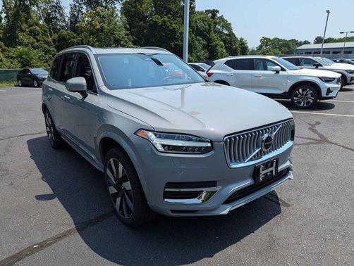 2025 Volvo XC90 Plug-In Hybrid T8 Plus 6-Seater