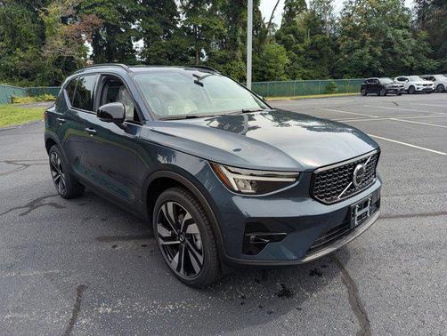 2026 Volvo XC40 B5 Plus