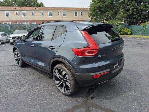 2026 Volvo XC40 B5 Plus
