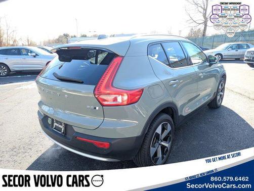 2023 Volvo XC40 Plus Bright Theme