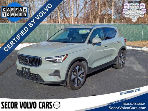 2023 Volvo XC40 Plus Bright Theme