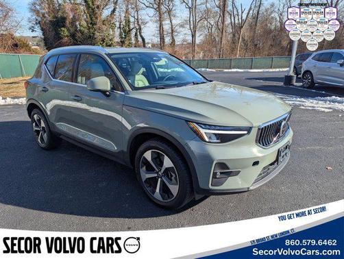 2023 Volvo XC40 Plus Bright Theme