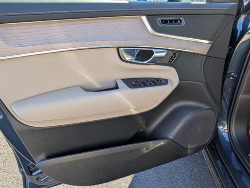 2026 Volvo XC90 Plus, B6 AWD Gas (mild hybrid), Gasoline, Bright, 7 Seats