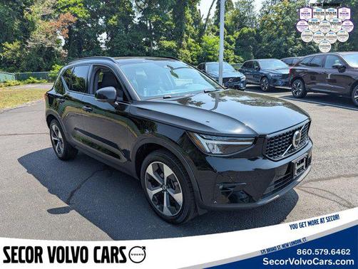 2023 Volvo XC40 Ultimate Dark Theme
