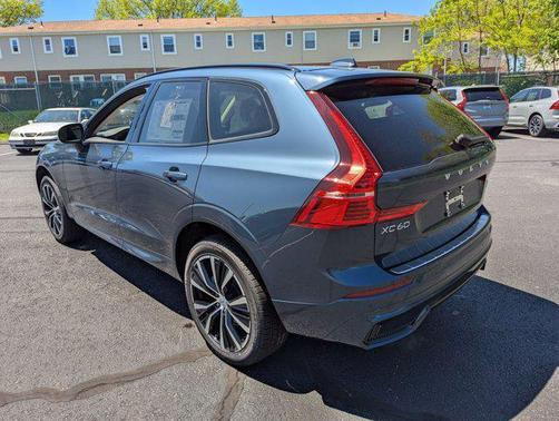 2025 Volvo XC60 B5 Plus