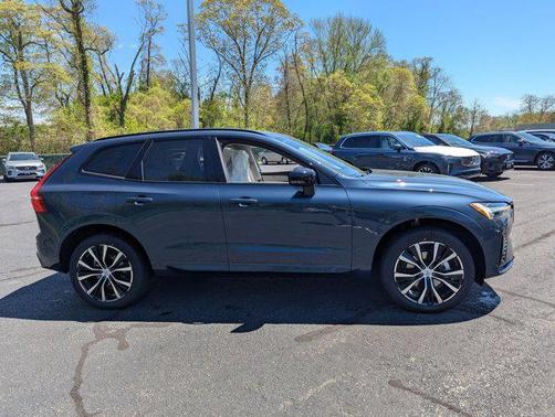 2025 Volvo XC60 B5 Plus