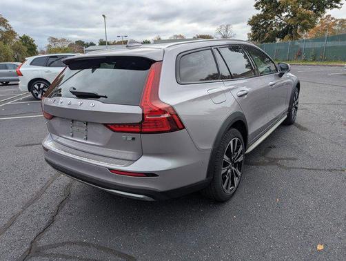 2026 Volvo V60 Cross Country B5 Ultra
